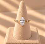 Bague plaqué or 14 carat cristal d'orfèvre blanc bague mariage évènement brillante lumineux pierre précieuse made in France Paris France parisienne française chic élégance précieuse FEMME FEMININE 