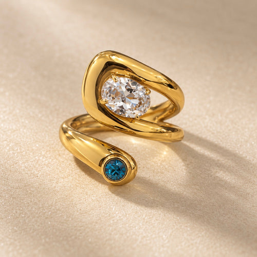 Brillance unique moderne raffinée cristal saphir doré plaqué or 14carat bleu blanc bague ondulation chic parisien élégance raffinement 