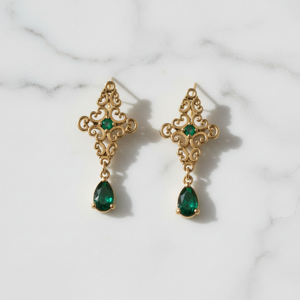 La collection Cléopâtre est l'emblématique de la maison Hind Kroussa Paris, rend hommage à la broderie créée sur les vêtements de haute couture.

Les  boucles d'oreilles Cléopâtre en argent 925 millièmes dorés à l’or 24 carats est torsadé en alliant dorures et pierres nano d’émeraude.
Nous fabriquons des articles plus performants et plus durables. Nos produits résolvent de vrais problèmes avec un design épuré et des matériaux honnêtes.