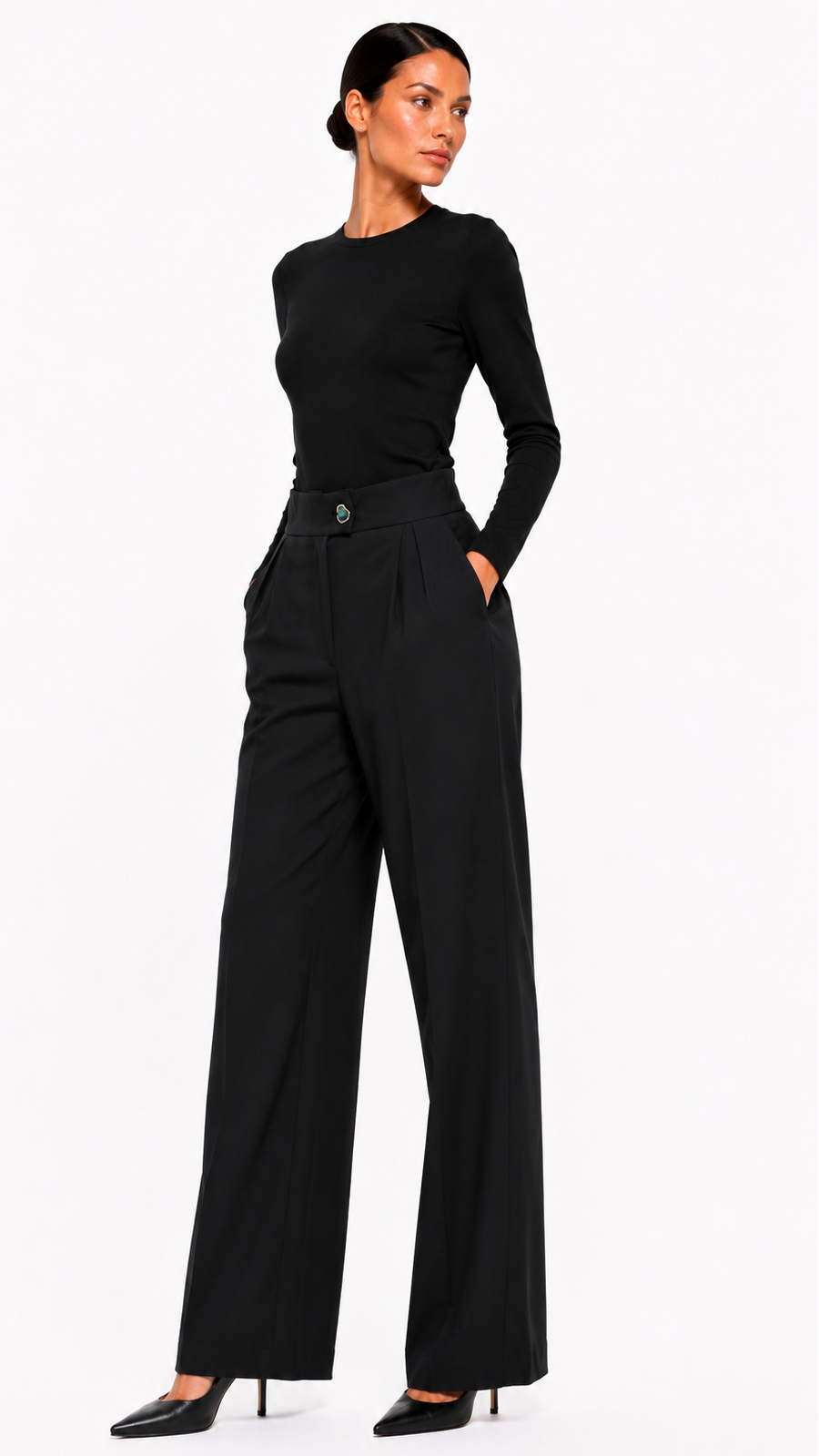 PANTALON Montaigne&nbsp;

ÉLÉGANT ET INTEMPOREL, CE PANTALON À TAILLE HAUTE SE DISTINGUE PAR SA COUPE DROITE AMPLE QUI ALLONGE NATURELLEMENT LA SILHOUETTE. SES DEUX PINCES SUR LE DEVANT LUI APPORTENT STRUCTURE ET FLUIDITÉ, TANDIS QUE SA CEINTURE TRAVAILLÉE MET EN VALEUR LA TAILLE AVEC RAFFINEMENT.

CONFECTIONNÉ DANS UNE MATIÈRE COMPOSÉE DE 97 % COTON ET 3 % ÉLASTHANNE, IL OFFRE À LA FOIS TENUE, CONFORT ET LIBERTÉ DE MOUVEMENT. SON BOUTON BIJOU EXCLUSIF, DESSINÉ SPÉCIALEMENT POUR LA MAISON HIND KROUSSA PARIS
