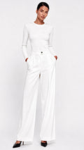 Pantalon Montaigne

Élégant et intemporel, le pantalon Montaigne incarne l’allure parisienne dans sa plus belle expression. Sa coupe droite et ample, structurée par deux pinces à l’avant, dessine une silhouette élancée tout en offrant un tombé fluide et impeccable.

Confectionné dans une matière composée de 87 % coton et 3 % élasthanne, il allie confort, tenue et liberté de mouvement. Sa taille haute est sublimée par un bouton signature exclusif Hind Kroussa Paris, véritable détail bijou qui souligne l’iden