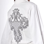 قميص ثيميس، أبيض