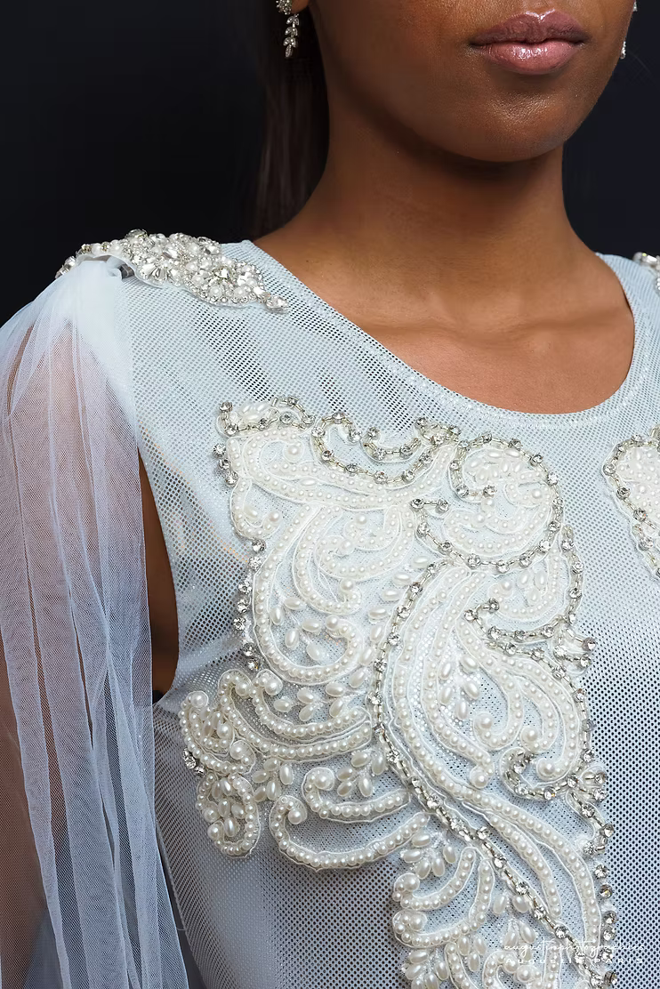 فستان دوريس وحجاب نيسوي