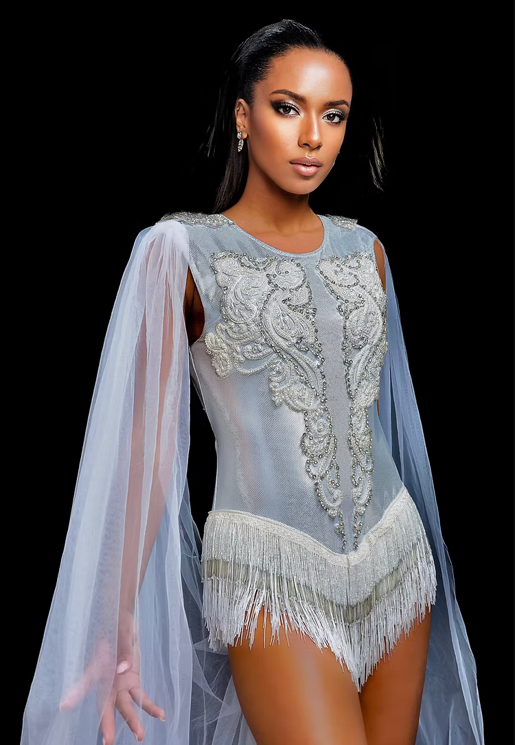 فستان دوريس وحجاب نيسوي