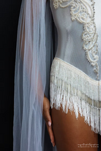 فستان دوريس وحجاب نيسوي